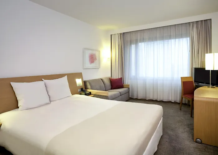 Otel Novotel Rouen Sud Zenith Parc Expo 4*